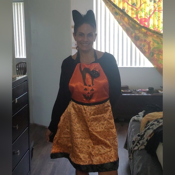 Scary black Cat 🐈⬛️ Pumpkin Halloween Smock Apron.🎃 - Picture 2 of 12